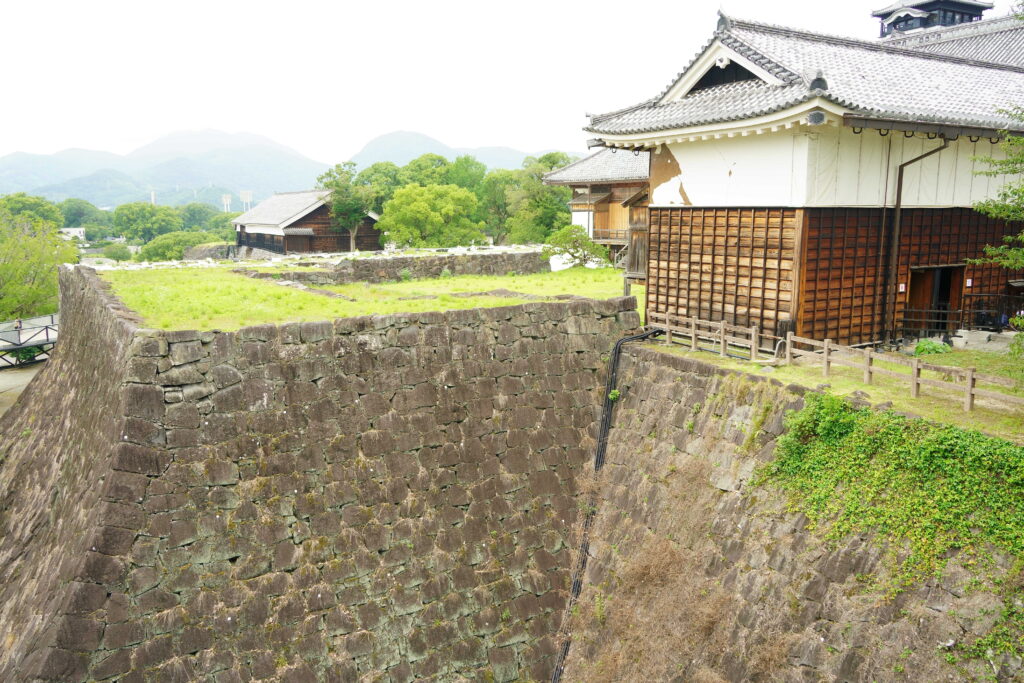 石の声を聞く ― 穴太衆積みを学び、熊本城の石垣を見る DSC00519 1024x683 - 石の声を聞く ― 穴太衆積みを学び、熊本城の石垣を見る