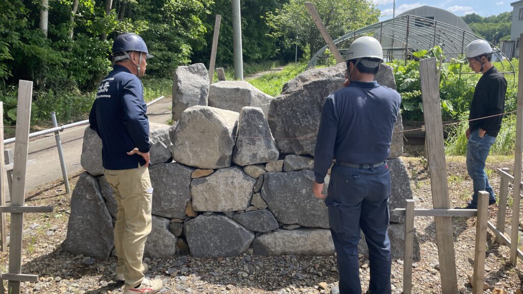 石の声を聞く ― 穴太衆積みを学び、熊本城の石垣を見る IMG 3286 2 1024x576 - 石の声を聞く ― 穴太衆積みを学び、熊本城の石垣を見る